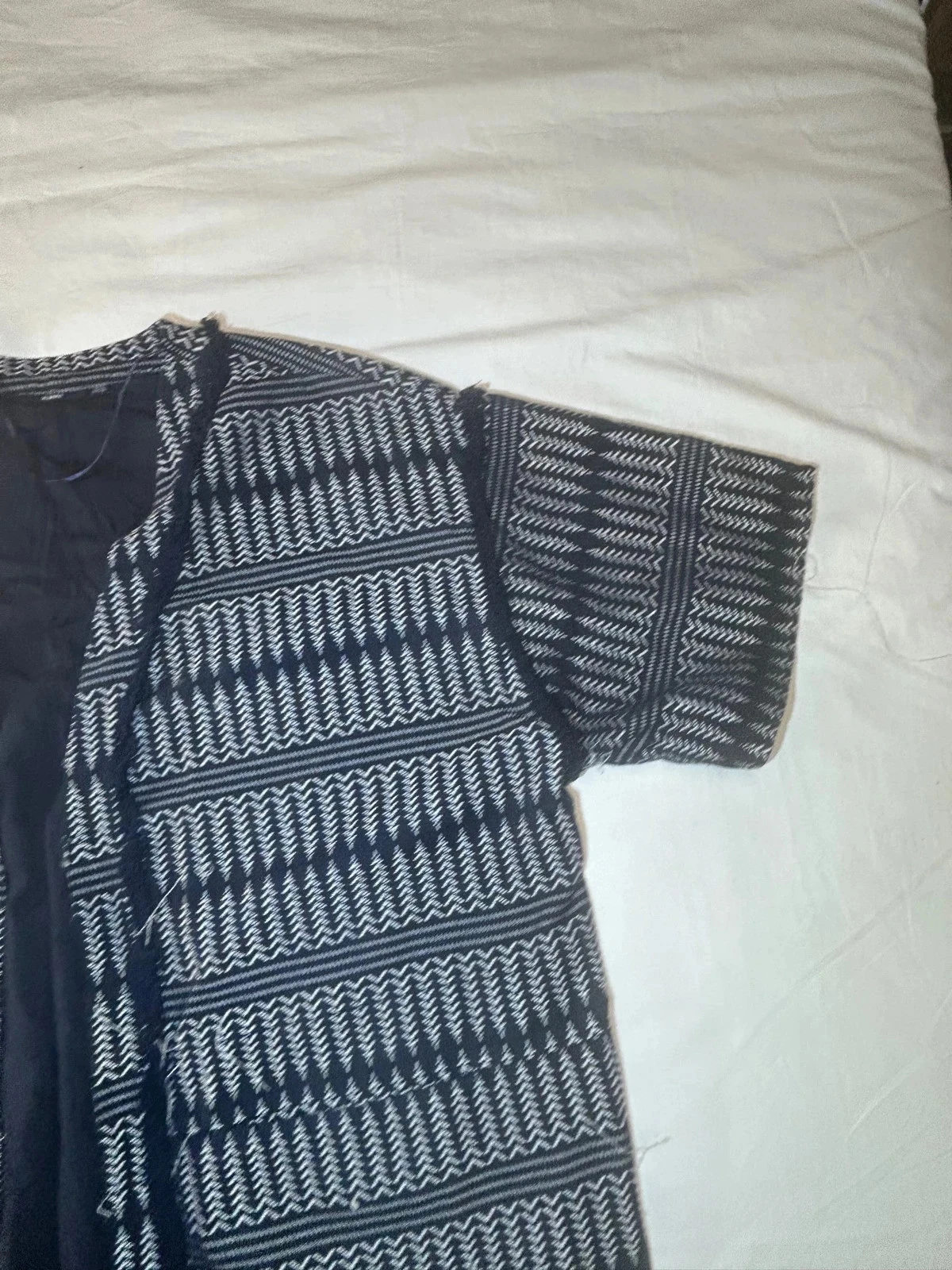 Gilet cardigan Kiabi marineblauw met grijze vintage patronen – photo 5